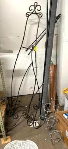 ASSORTED TRELLIS AND DECOR AS SHOWN
