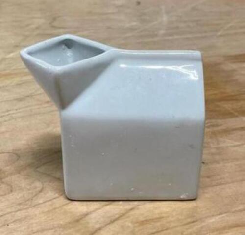 (19) CHINA CREAMERS