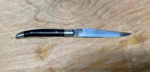 (19) STEAK KNIVES