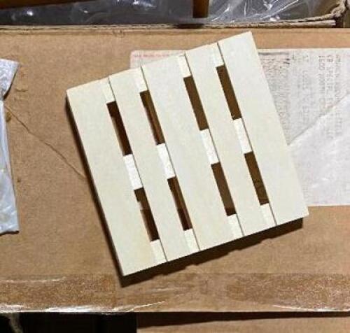 4" X 4" PLASTIC COUNTERTOP PALLETS