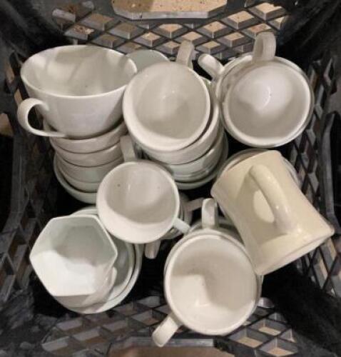ASSORTED TEA CUPS AND COFFEE MUGS