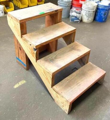 WOODEN 3-STEP STOOL