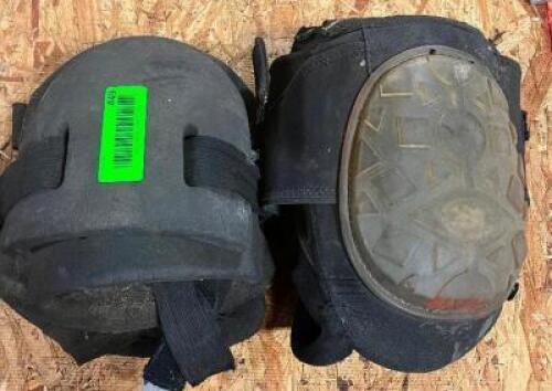 ASSORTED KNEE PADS