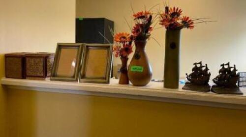 LARGE ASSORTMENT OF SMALL DESKTOP / OFFICE DECOR
