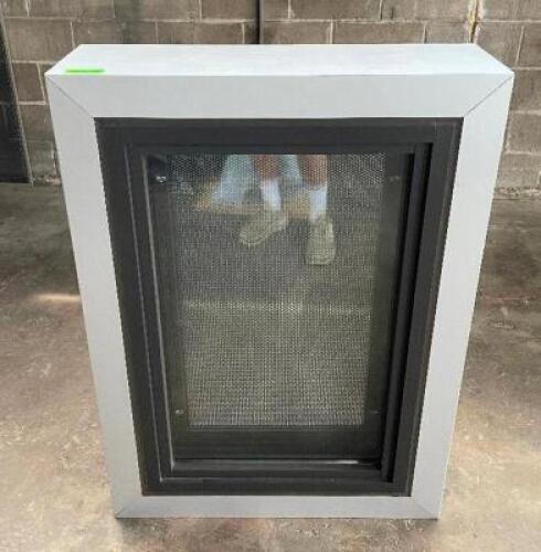 3 FT. GLASS PANEL DISPLAY