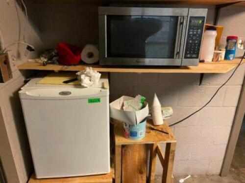 WHIRLPOOL MINI FRIDGE AND MAGIC CHEF MICROWAVE SET
