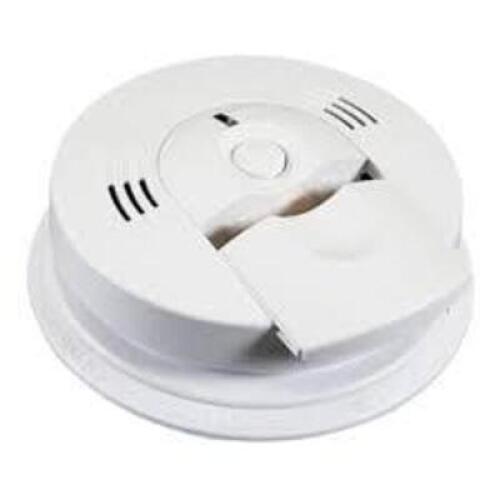 DESCRIPTION: (2) SMOKE ALARMS AND CARBON MONOXIDE DETECTOR BRAND/MODEL: KIDDE INFORMATION: WHITE RETAIL$: $37.97 EA QTY: 2