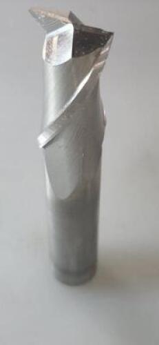 DESCRIPTION: (1) HSCO8 SQ END MILL BRAND/MODEL: HERTEL CAA82035B RETAIL$: $44.31 EA SIZE: 5/8" DIA 1-1/8" LOC 1/2" SD QTY: 1