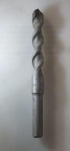 DESCRIPTION: (1) CARBIDE- TIPPED RTARY & HAMMER DRILL BIT BRAND/MODEL: REALTON RT106 RETAIL$: 27.47 SIZE: 5/8" DIA QTY: 1