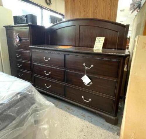 NAME: NEW ASHLEY DESIGN 5-PIECE BEDROOM FURNITURE SET - 3 DRAWER DRESSER, LANDSCAPE MIRROR, 5 DRAWER CHEST, HEADBOARD, FOOTBOARD WITH RAILS