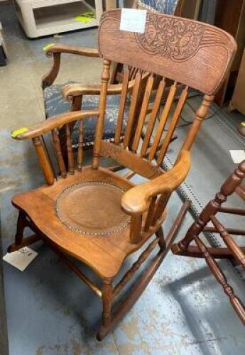 VINTAGE ROCKING CHAIR