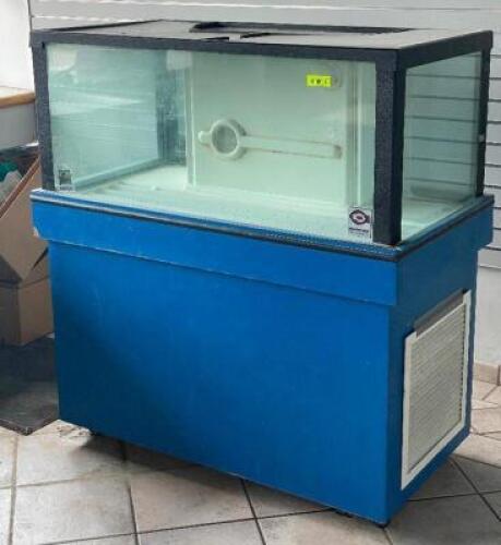 DESCRIPTION: 50" ROLLING LOBSTER TANK SIZE: TANK IS EMPTY LOCATION: FRONT QTY: 1