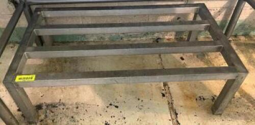 DESCRIPTION: 24" X 20" ALUMINUM DUNNAGE RACK SIZE: 24" X 20" LOCATION: WAREHOUSE QTY: 1