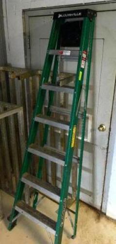 DESCRIPTION: 6' GREEN FIBERGLASS LADDER SIZE: 6' LOCATION: WAREHOUSE QTY: 1