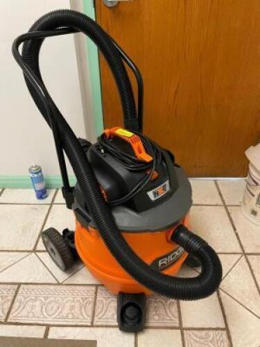 DESCRIPTION: RIDGID 16 GALLON WET / DRY SHOP VAC. BRAND/MODEL: RIDGID LOCATION: FRONT QTY: 1