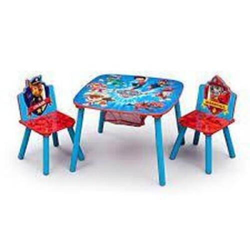 (1) TABLE SET AND CHAIRS