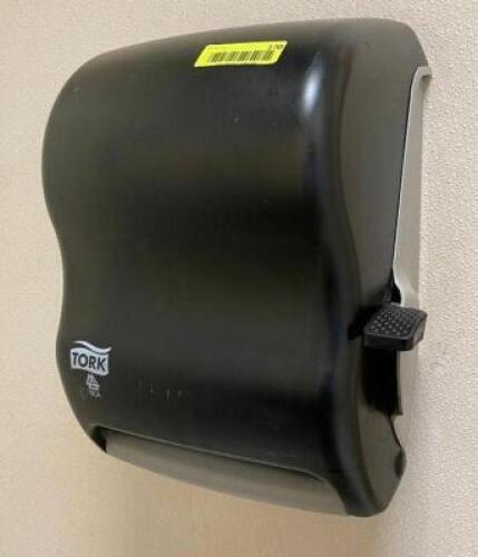 DESCRIPTION: PAPER TOWEL DISPENSER QTY: 1