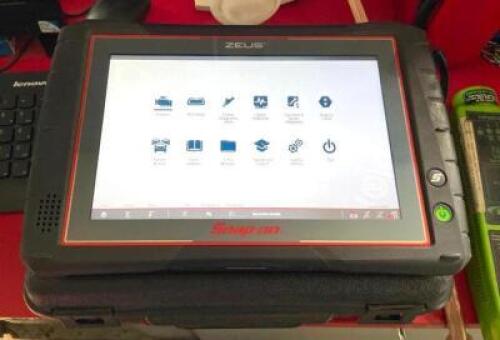 DESCRIPTION: ZEUS DIAGNOSTIC SYSTEM WITH CARRYING CASE BRAND/MODEL: SNAP-ON EAK0351L05A QTY: 1