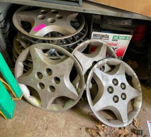 DESCRIPTION: (2) SETS OF HUBCAPS QTY: 1