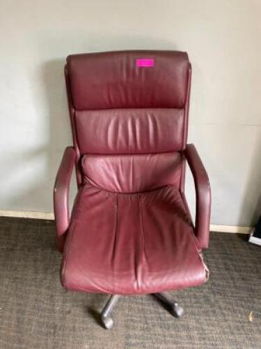 DESCRIPTION: ROLLING OFFICE CHAIR QTY: 1