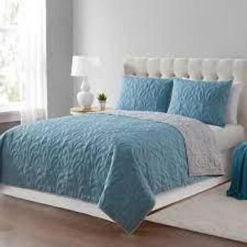 DESCRIPTION: (1) QUILT BRAND/MODEL: MAINSTAYS INFORMATION: LIGHT BLUE RETAIL$: $39.98 EA SIZE: KING QTY: 1