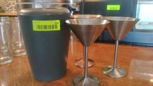 DESCRIPTION:&nbsp;ICE BUCKET WITH (3) METAL MARTINI GLASSES