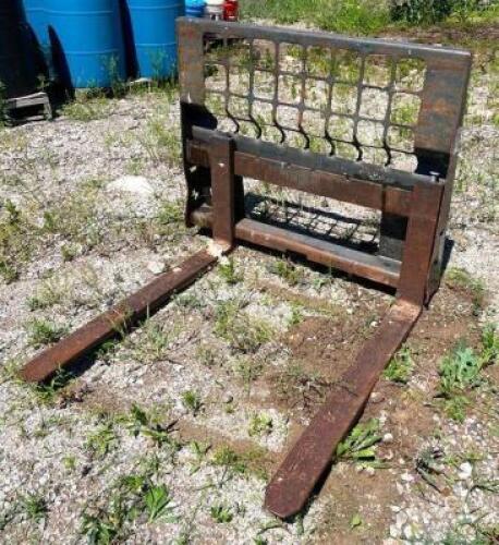 DESCRIPTION: 48" PALLET FORK SKID STEER ATTACHMENT W/ 42" FORKS LOCATION: SPACE CENTER LOT QTY: 1