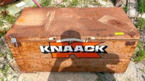 DESCRIPTION: 42" X 19" METAL JOB BOX BRAND/MODEL: KNAACK SIZE: 42" X 19" X 21" LOCATION: BACK LOT QTY: 1