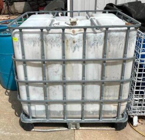 DESCRIPTION: 250 GALLON RECONDITIONED IBC TOTE TANK SIZE: 250 GAL LOCATION: BACK LOT QTY: 1