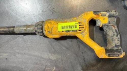 DESCRIPTION: DEWALT 20V MAX CORDLESS 1-1/8" PENCIL VIBRATOR- 14,000 VPM (TOOL ONLY) BRAND/MODEL: DEWALT DCE531 INFORMATION: NO BATTERY LOCATION: WAREH
