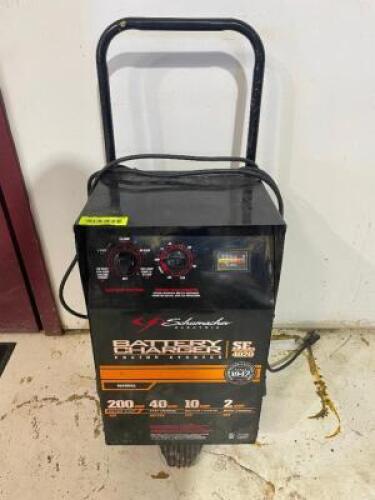 DESCRIPTION: SCHUMACHER SE4020 BATTERY CHARGER ENGINE STARTER BRAND / MODEL: SCHUMACHER SE4020 ADDITIONAL INFORMATION: 200 AMP / 40 AMP / 10 AMP / 2 A