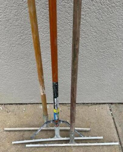 DESCRIPTION: (3) ASSORTED SQUEEGEES THIS LOT IS: SOLD BY THE PIECE. LOCATION SHOP QTY: 3