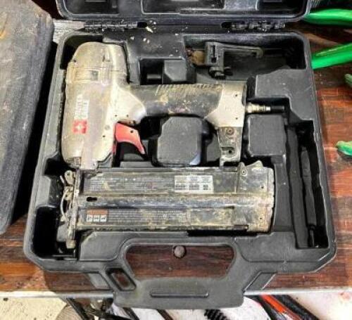 DESCRIPTION: 18 GAUGE PNEUMATIC BRAD NAILER BRAND/MODEL: PORTER CABLE BN200C QTY: 1