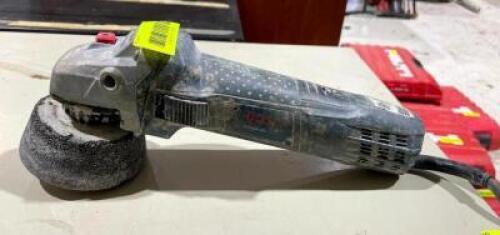DESCRIPTION: 4-1/2" ELECTRIC ANGLE GRINDER BRAND/MODEL: BOSCH GWS8-45 QTY: 1