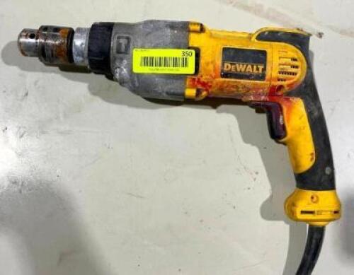 DESCRIPTION: 1/2" ELECTRIC VSR HAMMER DRILL BRAND/MODEL: DEWALT DWD520 QTY: 1