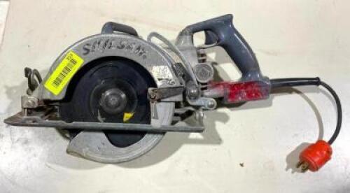 DESCRIPTION: 7-1/4" ELECTRIC WORM DRIVE SAW BRAND/MODEL: SKILSAW SHD77 QTY: 1