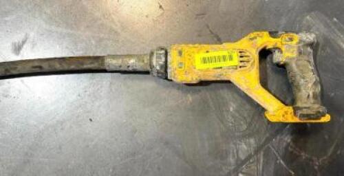 DESCRIPTION: DEWALT 20V MAX CORDLESS 1-1/8" PENCIL VIBRATOR- 14,000 VPM (TOOL ONLY) LOCATION: WAREHOUSE QTY: 1