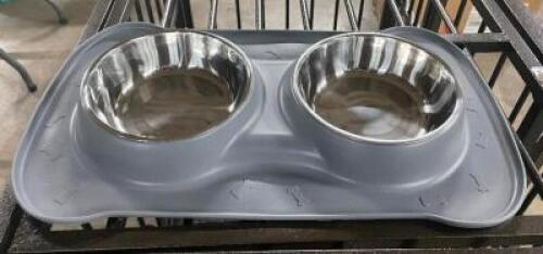 PET WATER AND FOOD BOWLS WITH ATTCHED SPILL TRAY