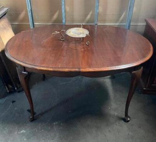 DINNER TABLE WITH LEAF