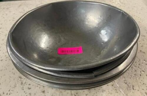 DESCRIPTION: (6) 10" STAINLESS MIXING BOWLS SIZE 10" LOCATION: BAY 6 THIS LOT IS: SOLD BY THE PIECE QTY: 6