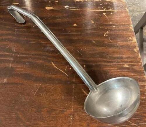 DESCRIPTION: (9) 8 OZ STAINLESS LADLES SIZE 8 OZ LOCATION: BAY 6 THIS LOT IS: SOLD BY THE PIECE QTY: 9