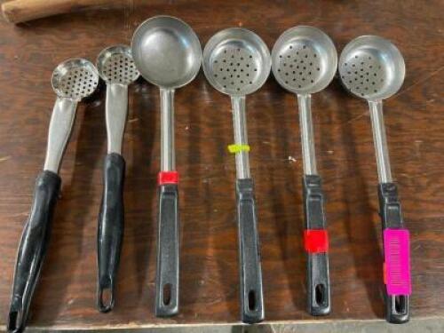 DESCRIPTION: (6) ASSORTED STAINLESS PORTION SCOOPS LOCATION: BAY 6 THIS LOT IS: SOLD BY THE PIECE QTY: 6