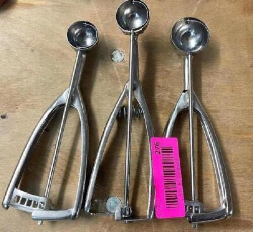 DESCRIPTION: (3) STAINLESS SCOOPS LOCATION: BAY 6 THIS LOT IS: SOLD BY THE PIECE QTY: 3
