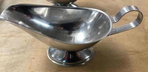 DESCRIPTION: (10) STAINLESS GRAVY BOATS LOCATION: BAY 6 THIS LOT IS: SOLD BY THE PIECE QTY: 10
