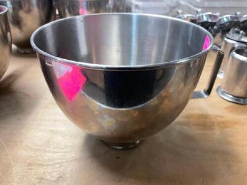 DESCRIPTION: (2) KITCHENAID 4.5 QT STAINLESS MIXING BOWLS BRAND / MODEL: KITCHENAID LOCATION: BAY 6 THIS LOT IS: SOLD BY THE PIECE QTY: 2