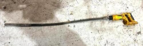 DESCRIPTION: DEWALT 20V MAX PENCIL VIBRATOR BRAND/MODEL: DEWALT DCE530 LOCATION: WAREHOUSE: CENTER QTY: 1