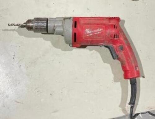 DESCRIPTION: 1/2" HEAVY DUTY ELECTRIC DRILL BRAND/MODEL: MILWAUKEE LOCATION: WAREHOUSE QTY: 1