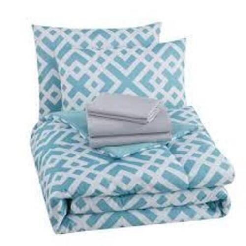 DESCRIPTION: (1) COMPLETE BEDDING SET BRAND/MODEL: MAINSTAYS INFORMATION: MINT, INTERLOCKING GEODE RETAIL$: $58.00 TOTAL SIZE: 8 PIECE QTY: 1