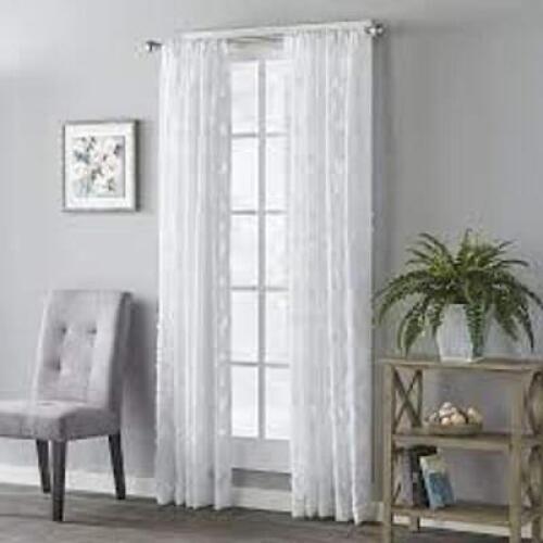 DESCRIPTION: (1) WINDOW CURTAIN BRAND/MODEL: SKL HOME INFORMATION: WHITE RETAIL$: $25.99 EA SIZE: 95" QTY: 1