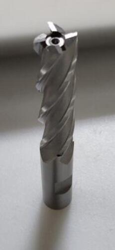 DESCRIPTION: (2) HSS SQ END MILL BRAND/MODEL: HERTEL 41118282 RETAIL$: 50.67 EA SIZE: 5/8" 2-1/2" M LOC QTY: 2
